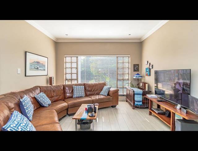 3 BEDROOM HOUSE FOR SALE IN HIGHWAY GARDENS